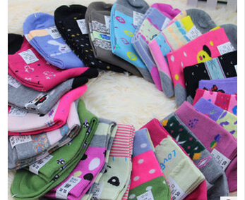 韓國(guó)可愛(ài) 女士卡通圖案中筒襪 女襪多色可選 襪子批發(fā)